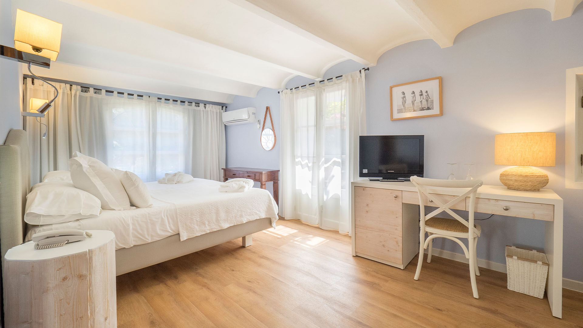 Habitación Residencia Restaurante Son Floriana al atardecer