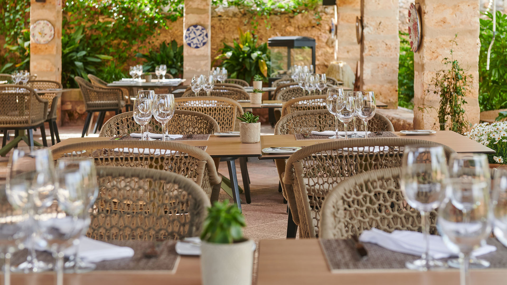 Terraza exterior Restaurante Son Floriana, Cala Bona