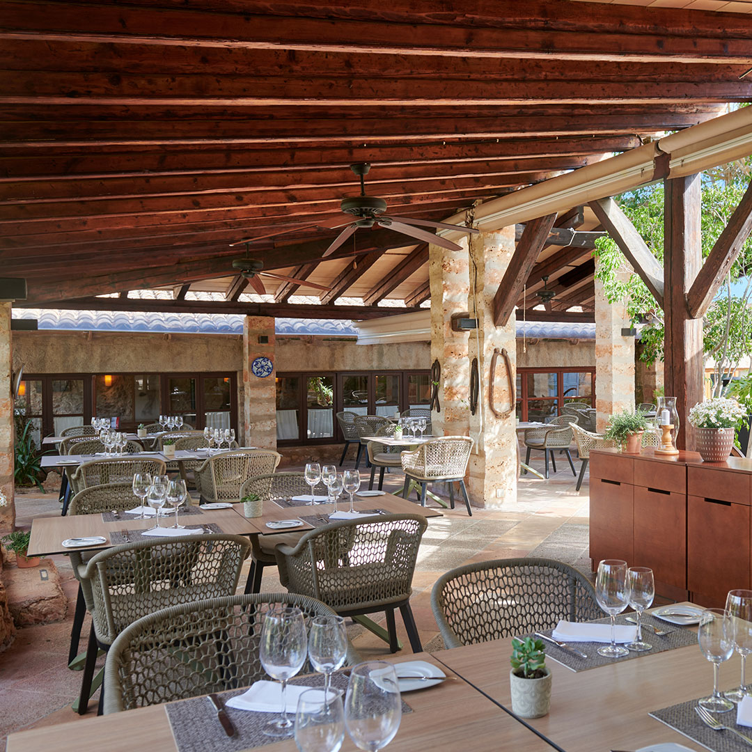 Terraza del Restaurante Son Floriana al atardecer